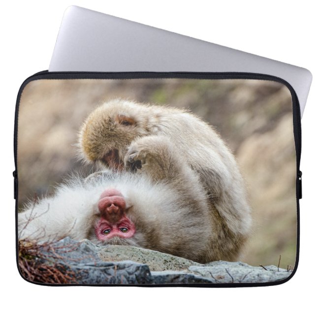 Macque Monkey, Genieten van het goede leven Laptop Sleeve (Voorkant)