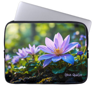 Macro Paarse Bos Wilde Bloemen met Dauw Laptop Sleeve