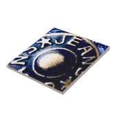 Macroclose-up van een bronzen jeansknop tegeltje (Zijkant)