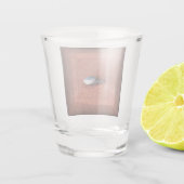 Macrofoto van slak op Terracotta Shot Glas (Achterkant)