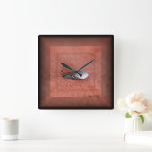 Macrofoto van slak op Terracotta Vierkante Klok (Huis)