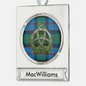 MacWilliams Tartan en Celtic Trinity Knot Verzilverd Banner Ornament (Links)