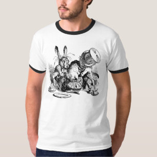 Mad Hatter en March Hare die de Dormouse duwen T-shirt