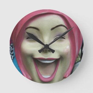 Mad Laughing Mannequin ~ Uncanny Valley Girl Ronde Klok