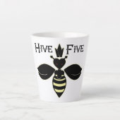 MAD Poker Hive Vijf Latte Mok (Voorkant)