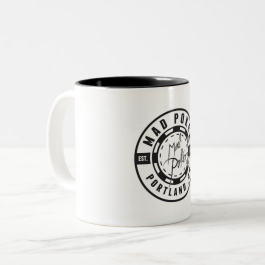 MAD Poker Logo Koffie Mok (Voorkant links)