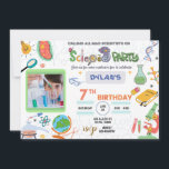 Mad Science Party, Scientist Birthday Invitation Kaart<br><div class="desc">Verrijk je gasten met deze kleurrijke uitnodiging van een wetenschapsparter met wetenschappelijke elementen die microscoop wereldbol experimenteren,  je kunt je kind afbeelding en een afbeelding toevoegen voor de achtergrond. Voeg eenvoudig uw gebeurtenisdetails op deze makkelijk te gebruiken sjabloon toe om het één-van-een-soort uitnodiging te maken</div>