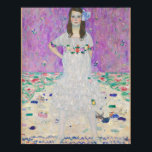 Mada Primavesi van Gustav Klimt Girl in Paars Poster<br><div class="desc">Het beroemde Mada Primavesi-portret van Gustav Klimt. Op dit schilderij is een bruine meid te zien in een  witte jurk met bloemen voor een paarse achtergrond. Geweldige kleuren op dit  kunstwerk van een vrouw.</div>