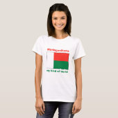 Madagaskar Vlag + Kaart + Tekst T-shirt (Voorkant volledig)