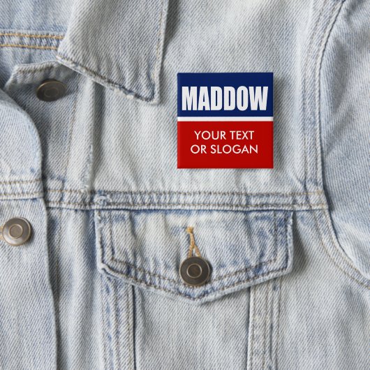 MADDOW 2012 VIERKANTE BUTTON 5,1 CM (In situ)
