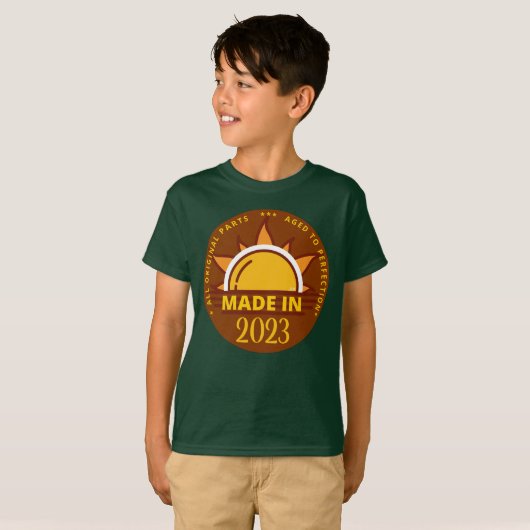 MADE IN 2023 grappig verjaardagscadeau T-shirt (Voorkant volledig)