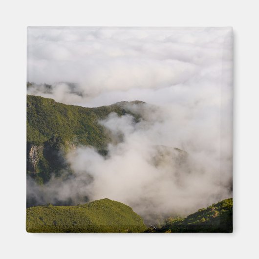 Madeira mountains in misty clouds, moody nature magneet (Voorkant)
