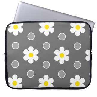Madeliefjes en grijs en witte stippen laptop sleeve