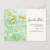 madeliefjes in een veldfoto De datum opslaan Uitnodiging Briefkaart (Voorkant)