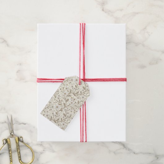 Madeliefjes in wit en bruin op gebroken wit cadeaulabel (Met Touw)