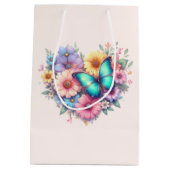 Madeliefjes met een mooie vlinder medium cadeauzakje (Achterkant)