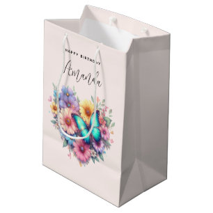 Madeliefjes met een Mooie Vlinder Verjaardag Medium Cadeauzakje