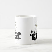  madeliefjes met quote - Be Kind Koffiemok (Center)