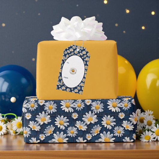 Madeliefjes op Blauwe Denim Verjaardag Cadeaulabel