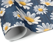 Madeliefjes op Blauwe Denim Verjaardag Cadeaupapier (Rol Hoek)