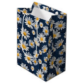 Madeliefjes op Blauwe Denim Verjaardag Medium Cadeauzakje (Voorkant Gekanteld)