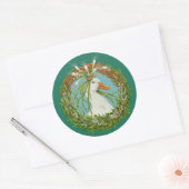 Madeline in voorjaarskrans met blauwgroen achtergr ronde sticker (Envelop)