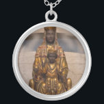 Madonna van Montserrat Black Madonna Spanje Zilver Vergulden Ketting<br><div class="desc">Madonna van Montserrat Black Madonna Virgin Mary - prints op verschillende materialen. Een geweldig cadeauidee om je huis op te helderen. Koop ook dit kunstwerk op telefoonzaken, kleding, mokken, kussens en meer. Poster en kunst Afdrukken op kleding en voor uw muur - verschillende achtergronden - geweldige afdrukken voor u persoonlijk...</div>