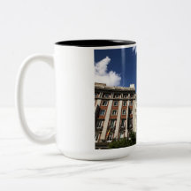 Madrid — Edificio Metrópolis Mug