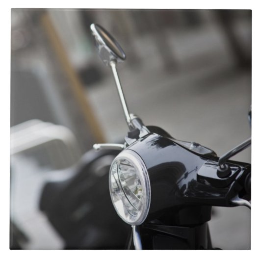 Madrid, zwarte Vespa scooter Tegeltje (Voorkant)