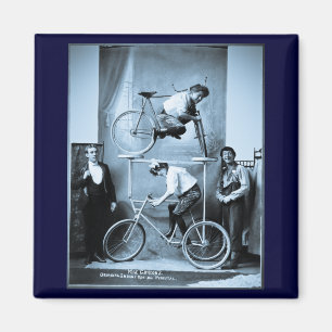 Mae Gordon's Original Insane Moving Pedestal Magneet