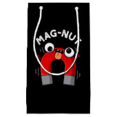 Mag-nut Funny Magnet Pun Dark BG Klein Cadeauzakje (Voorkant)