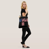 MAGA 2, Amerikaanse vlag Tote Bag (Op model)
