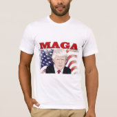MAGA American Flag Trump red text T-shirt (Voorkant)