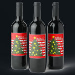 MAGA Christmas Patriotic Wijn Etiket<br><div class="desc">Laten we Kerstmis weer geweldig maken met deze unieke patriottische wijnetiketten! Sterren en strepen,  een kerstboom en MAGA-kerstboodschap in hechtingen voor een Americana-ontwerp. Leuk cadeau idee voor dit seizoen!</div>