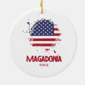 MAGADONIA 2024 KERAMISCH ORNAMENT (Achterkant)