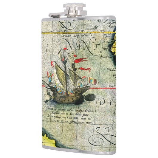 Magellans schip Victoria, Antiek kaart Stille Ocea Heupfles (Links)