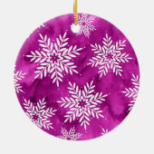 Magenta Abstracte Waterverf Sneeuwvlokken Keramisch Ornament (Achterkant)