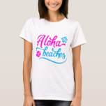 Magenta Aloha Beaches Summer Pun T-Shirt<br><div class="desc">Magenta Aloha strandt Summer Pun T-Shirt. Festive en kleurrijk zomersshirt met het handschrift "Aloha Beaches",  met de hibiscus floral accents in magenta en blauw. Deze zomer is een tasje perfect voor de zomer.</div>