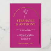 Magenta Arch Wildflower Wedding Moderne Folie Uitnodiging (Voorkant)