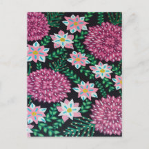Magenta bloemen op zwarte kunst
