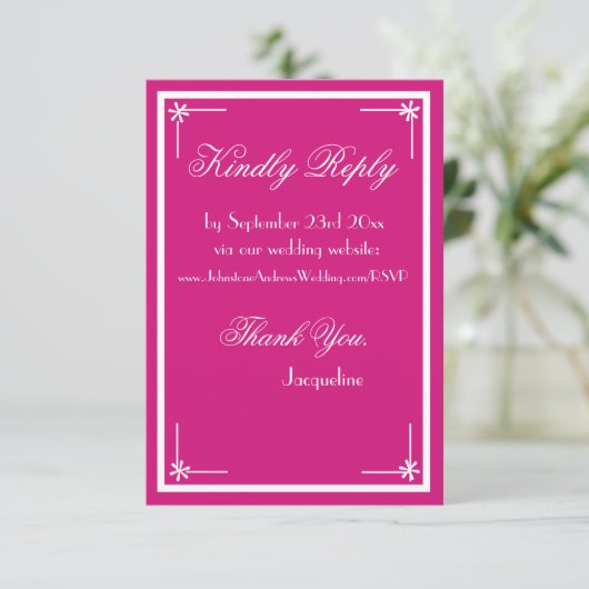 Magenta chic script elegante bruiloft website RSVP Informatiekaartje (Staand voorkant)