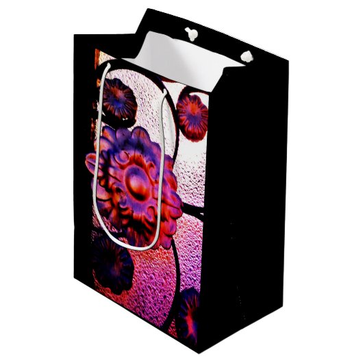 Magenta Flower Medium Cadeauzakje (Voorkant Gekanteld)