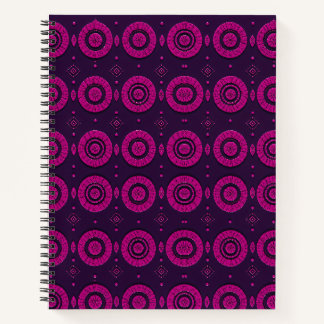 Magenta Geometrisch Cirkelpatroon Spiraal Notitieb Notitieboek