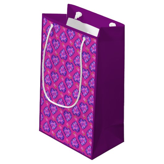  magenta hartjes en bloemen kleine geschenktas klein cadeauzakje (Achterkant Gekanteld)