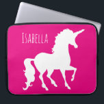 Magenta Hot Pink Unicorn Silhouette op persoonlijk Laptop Sleeve<br><div class="desc">Gepersonaliseerd Girly Pink, of aangepaste kleur, Unicorn Silhouette Kinder Laptop Hoesje. Pas dit plezier en unicorn cadeau in witte doopvont aan. Silhouette of unicorn op een heldere, roze magenta achtergrond. AANPASSEN om achtergrondkleur te wijzigen. Fun gift voor kinderen, tweens en tieners die van eenhoorns en magische wezens houden. Kleurrijk, modern...</div>