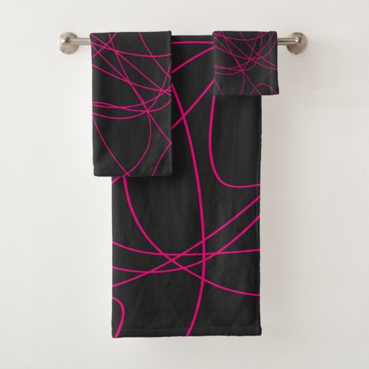 Magenta Line Art over zwart Bad Handdoek (Insitu)