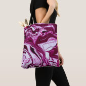 Magenta marmeren textuur: Abstracte vloeibare kuns Tote Bag (Dichtbij)