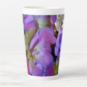 Magenta Paars blauw Hydrangeenbloemen Latte Mok (Voorkant)