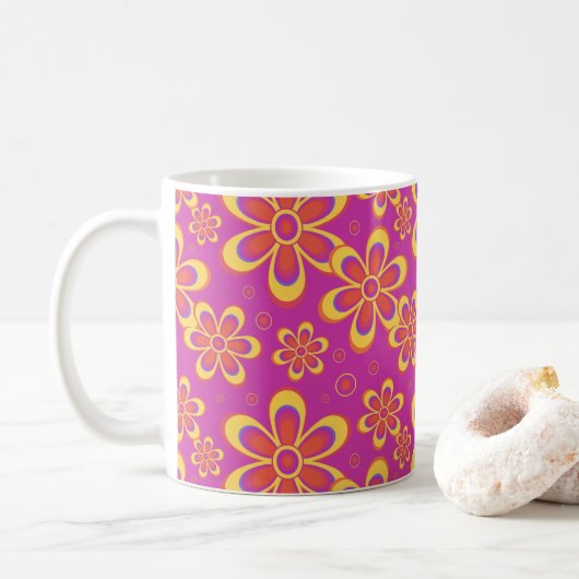 Magenta paarse bloemen naadloos patroon koffiemok (Met donut)