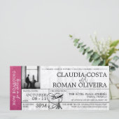 Magenta Paris Bruiloft Boarding Pass Uitnodiging (Staand voorkant)